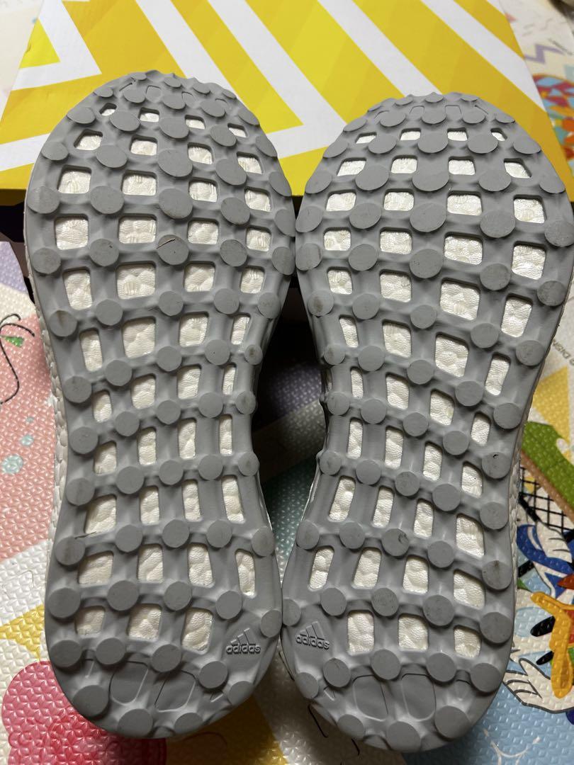 adidas Boost グレー スニーカー
