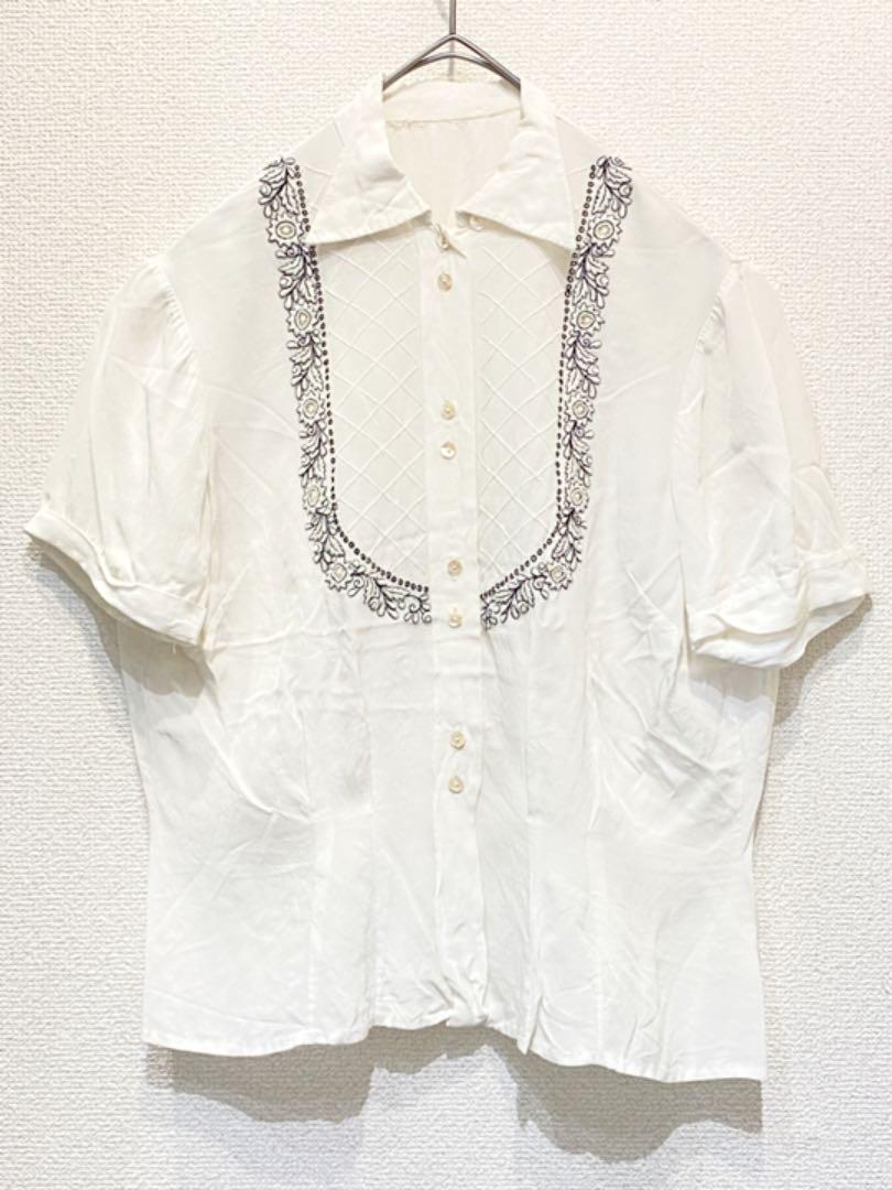 即納】 ブラウス ヴィンテージ US 90s 白 花 アメリカ ショート丈 刺繍 レース シャツ/ブラウス(半袖/袖なし) - www.we-job.com 即納】 ブラウス ヴィンテージ US 90s 白 花 アメリカ ショート丈 刺繍 レース シャツ/ブラウス(半袖/袖なし) - www.we-job.com