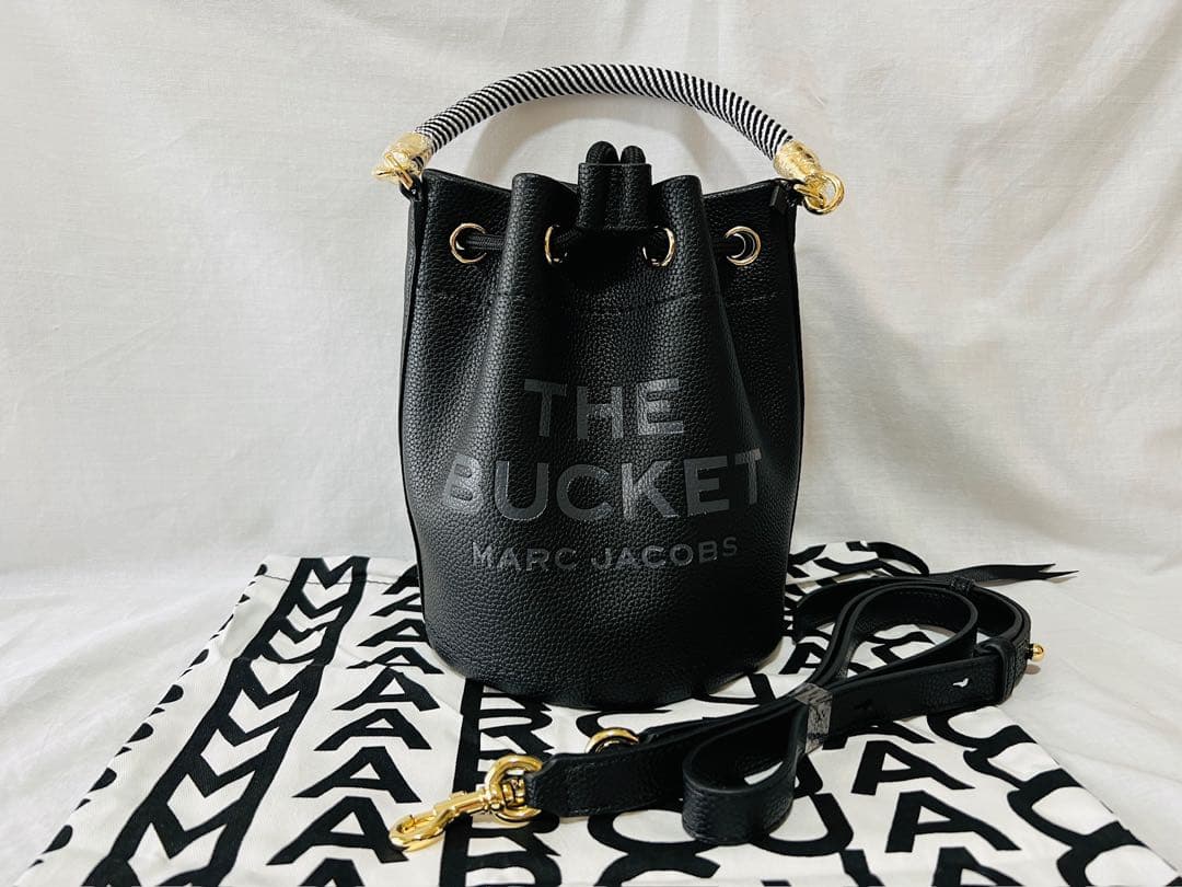 MARC JACOBS ザ レザー バケット バッグ ブラック