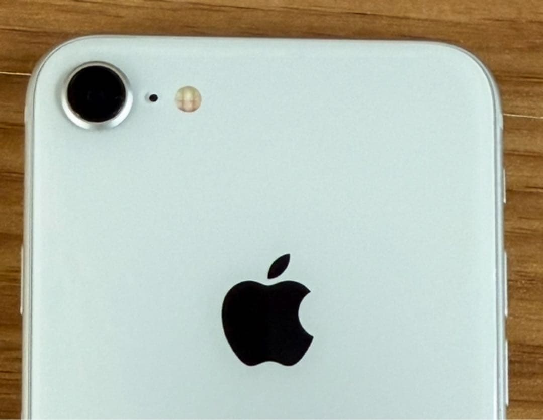 超美品Apple iPhone8 64GB シルバーSIMフリーバッテリー89%