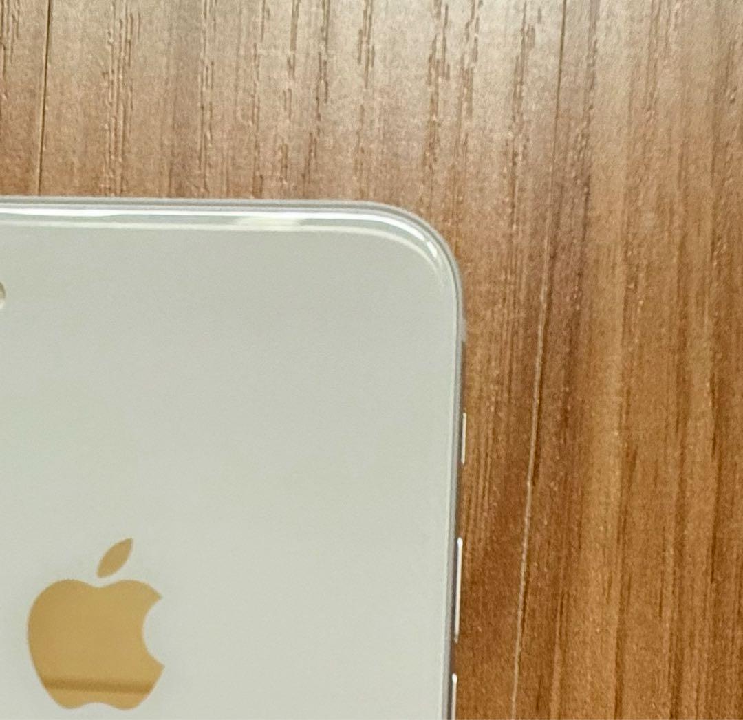 超美品Apple iPhone8 64GB シルバーSIMフリーバッテリー89%