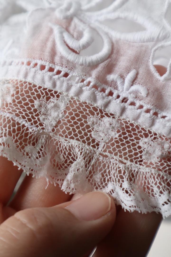 1900年代のアンティークブラウス 小花刺繡コットンガーゼ