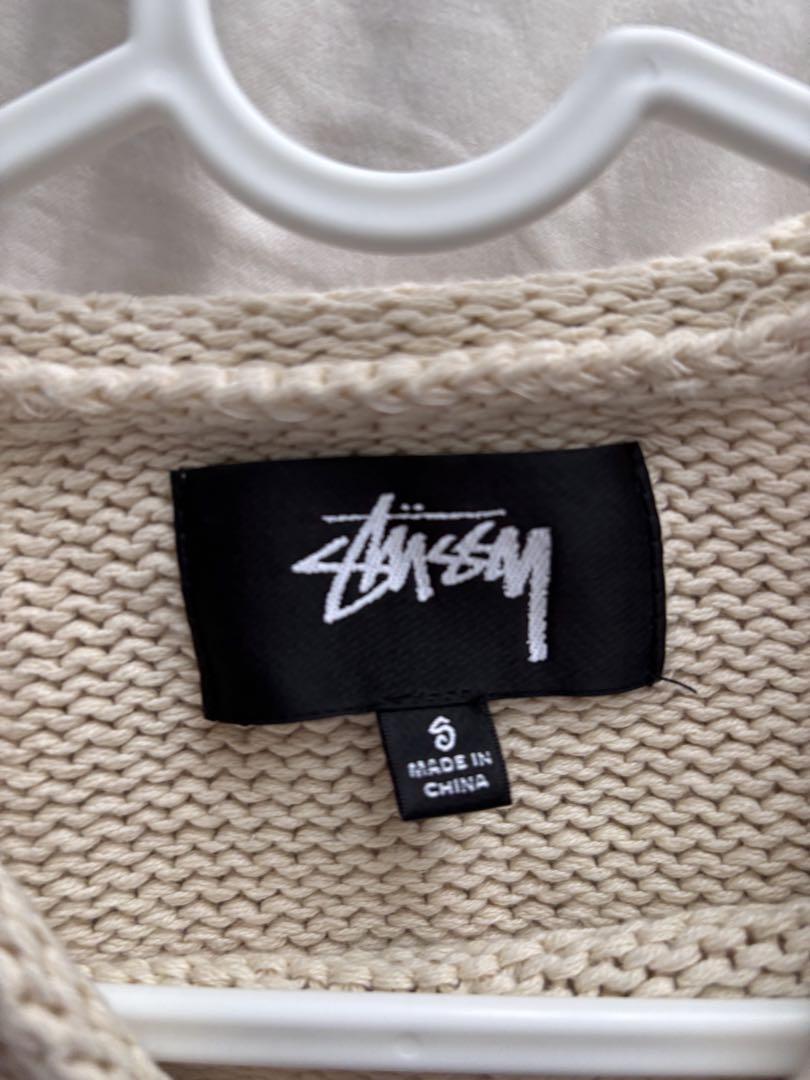トップス stussy24awEMBROIDEREDV-NECKLOGOSWnatural