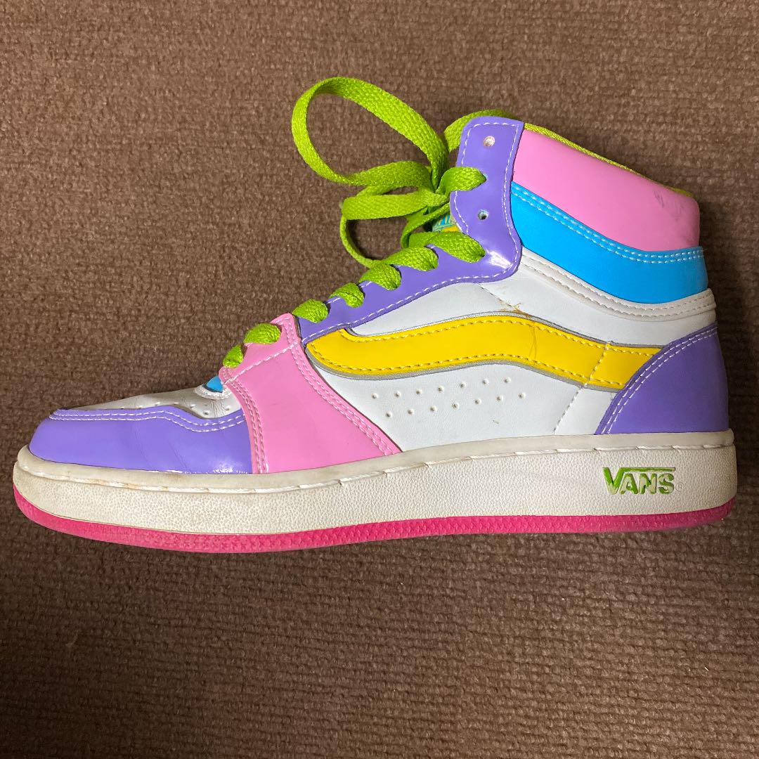メルカリ バンズ Vans スニーカー 子供 Kids カラフル ハイカット バンズ 2 000 中古や未使用のフリマ メルカリ バンズ Vans スニーカー 子供 Kids カラフル ハイカット バンズ 2 000 中古や未使用のフリマ