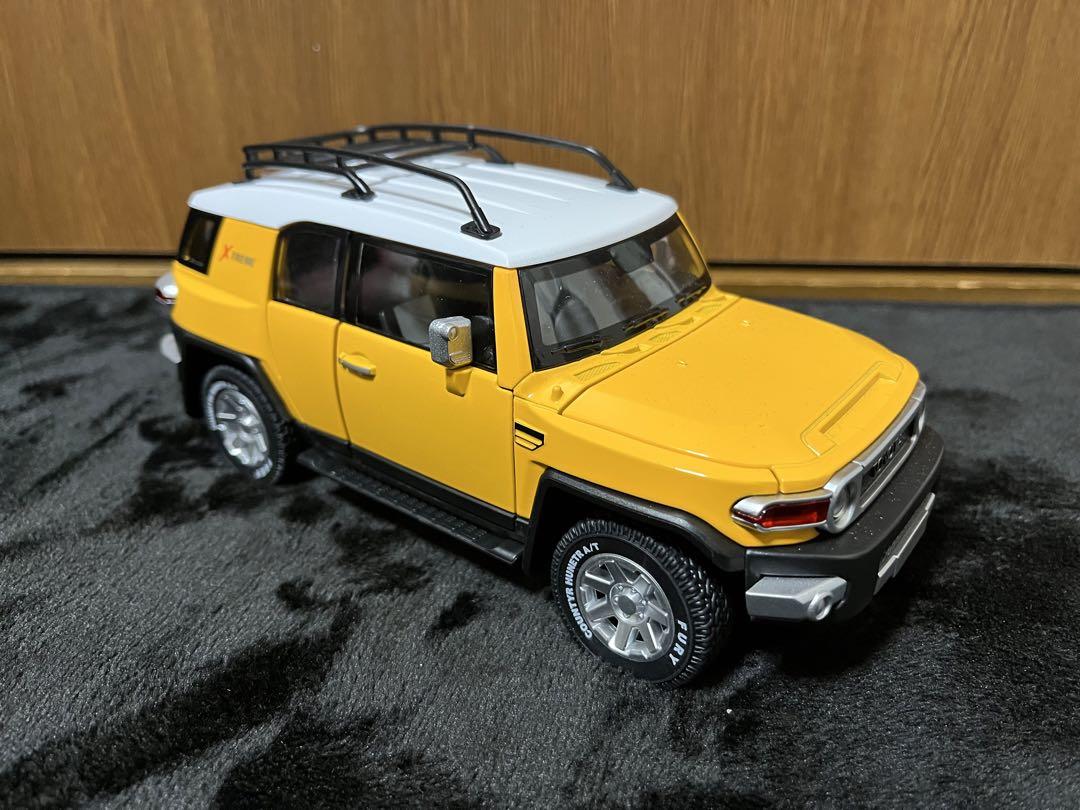 トヨタ　TOYOTA FJクルーザー　1/24 ミニカー　模型　SUV
