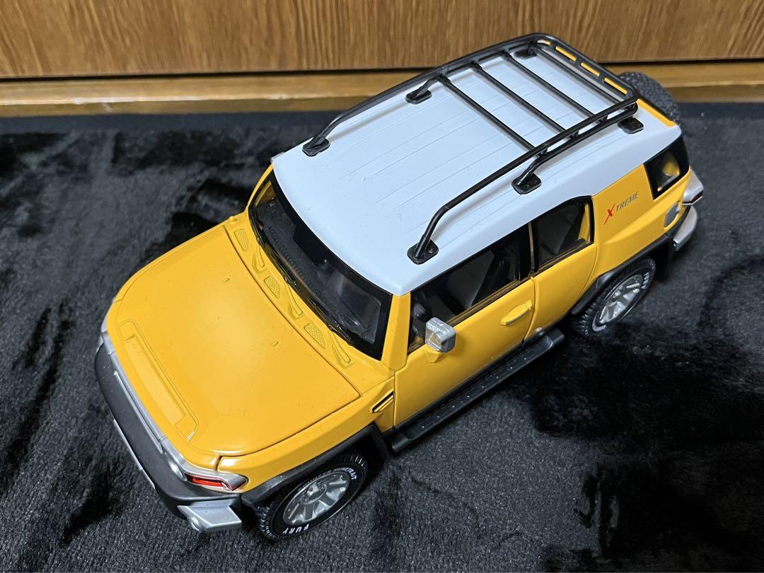 トヨタ　TOYOTA FJクルーザー　1/24 ミニカー　模型　SUV