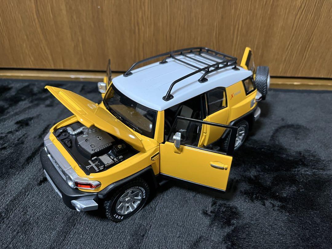 トヨタ　TOYOTA FJクルーザー　1/24 ミニカー　模型　SUV