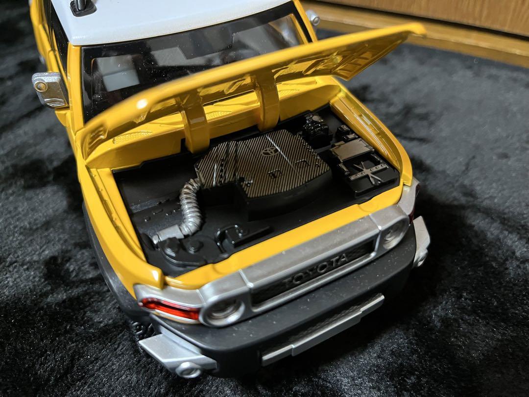 トヨタ　TOYOTA FJクルーザー　1/24 ミニカー　模型　SUV