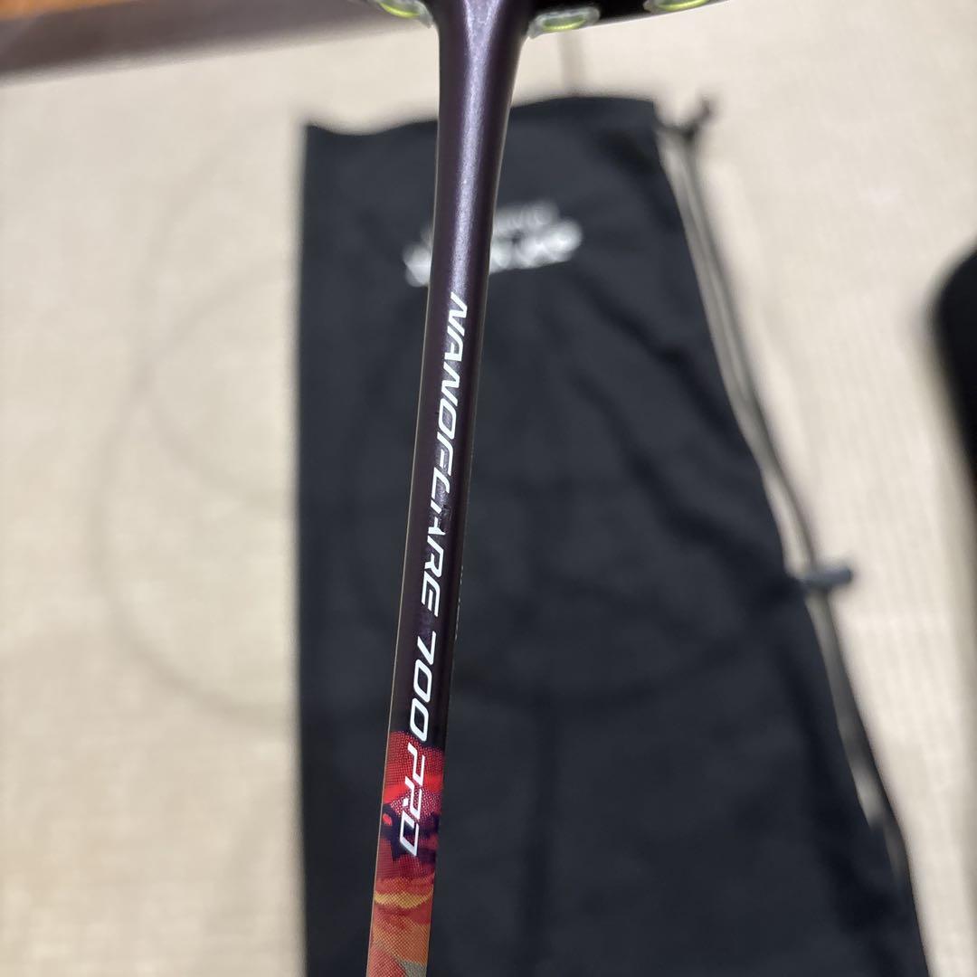 超美品　YONEXナノフレア 700プロ　4UG6(ケース付)