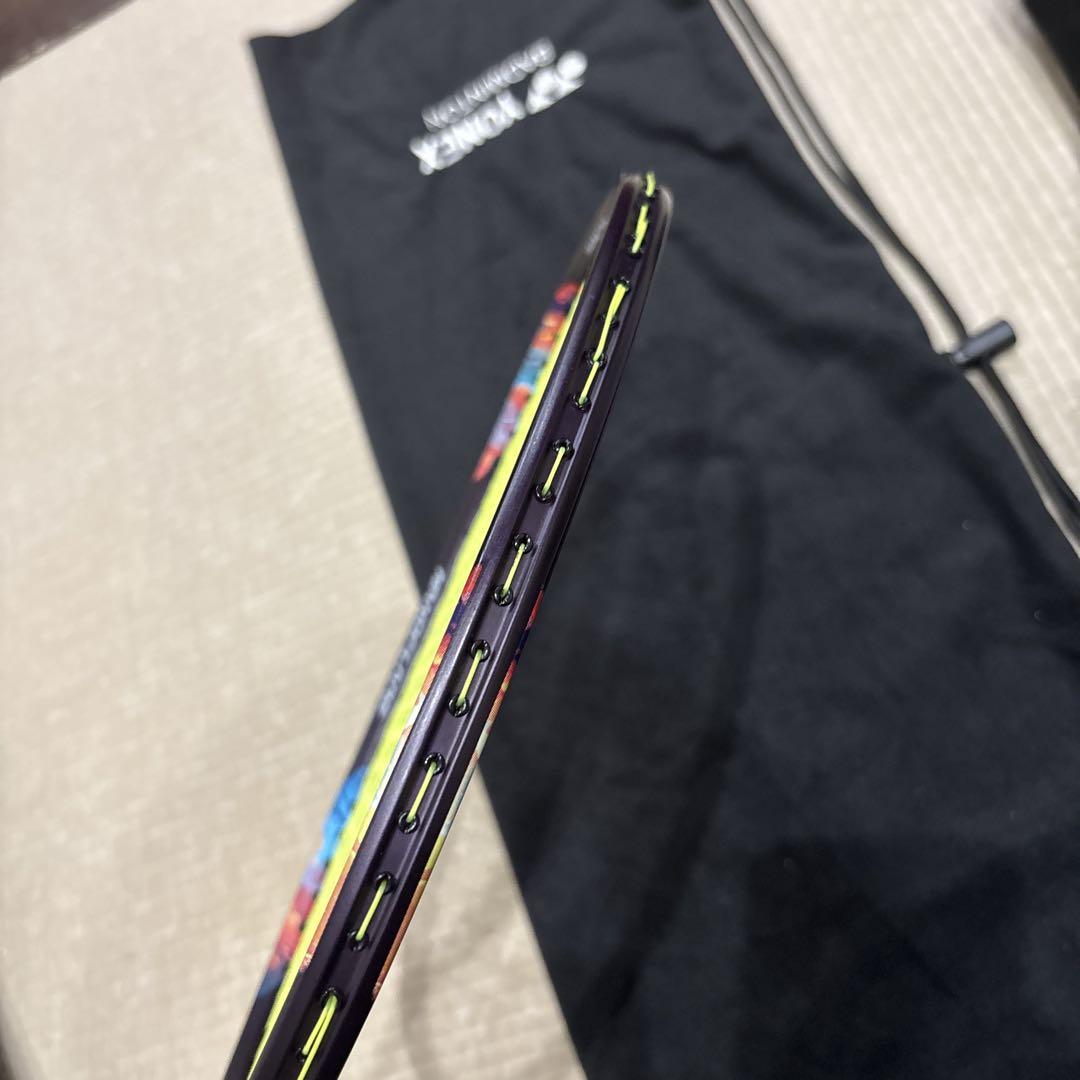 超美品　YONEXナノフレア 700プロ　4UG6(ケース付)