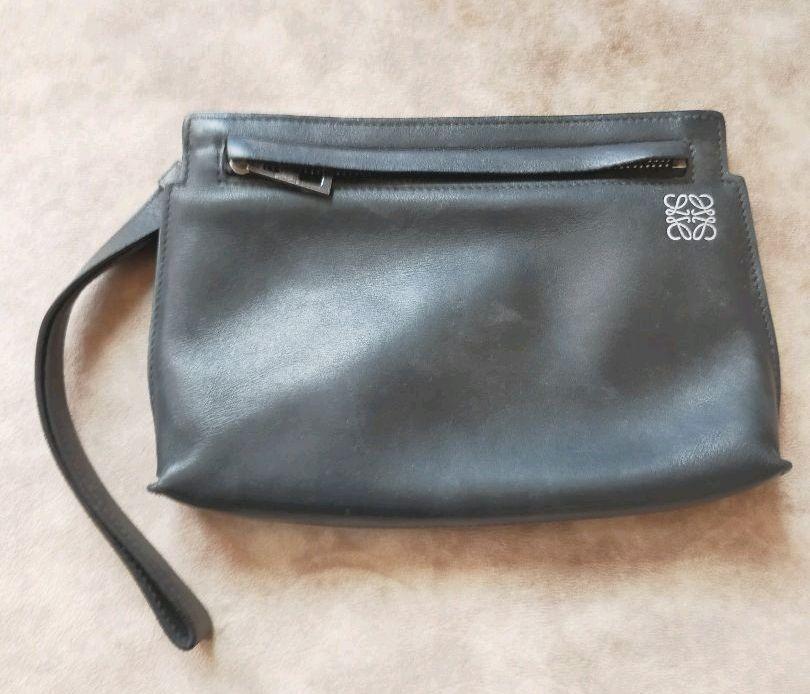 売れ筋がひ新作! 【値下げ】LOEWE(ロエベ) AU044 ポーチ(ストラップ付き) - ポーチ/バニティ - hlt.no 売れ筋がひ新作! 【値下げ】LOEWE(ロエベ) AU044 ポーチ(ストラップ付き) - ポーチ/バニティ - hlt.no