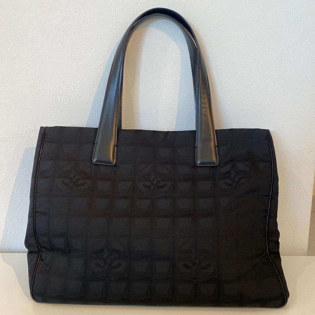 CHANELナイロン ニュートラベルライン トートMM トートバッグ - メルカリ CHANELナイロン ニュートラベルライン トートMM トートバッグ - メルカリ