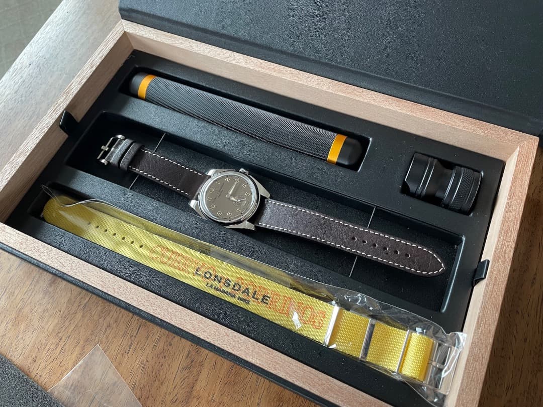 クエルボ・イ・ソブリノス　LONSDALE　Oscuro　世界限定82本