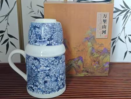 青と白の花柄 湯飲み 陶器