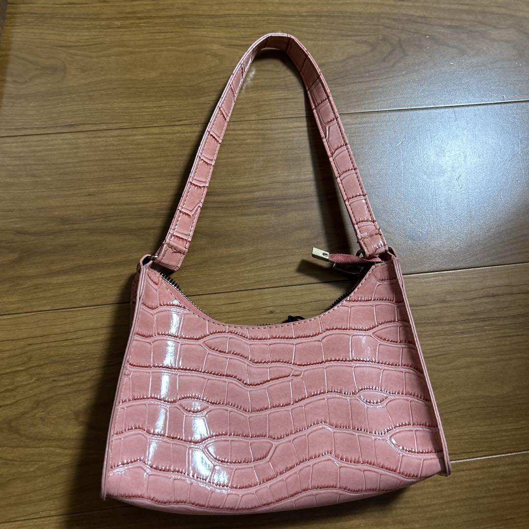 入荷nowオンラインストア クロコダイル型押し ピンク ハンドバッグ メルカリ - バッグ