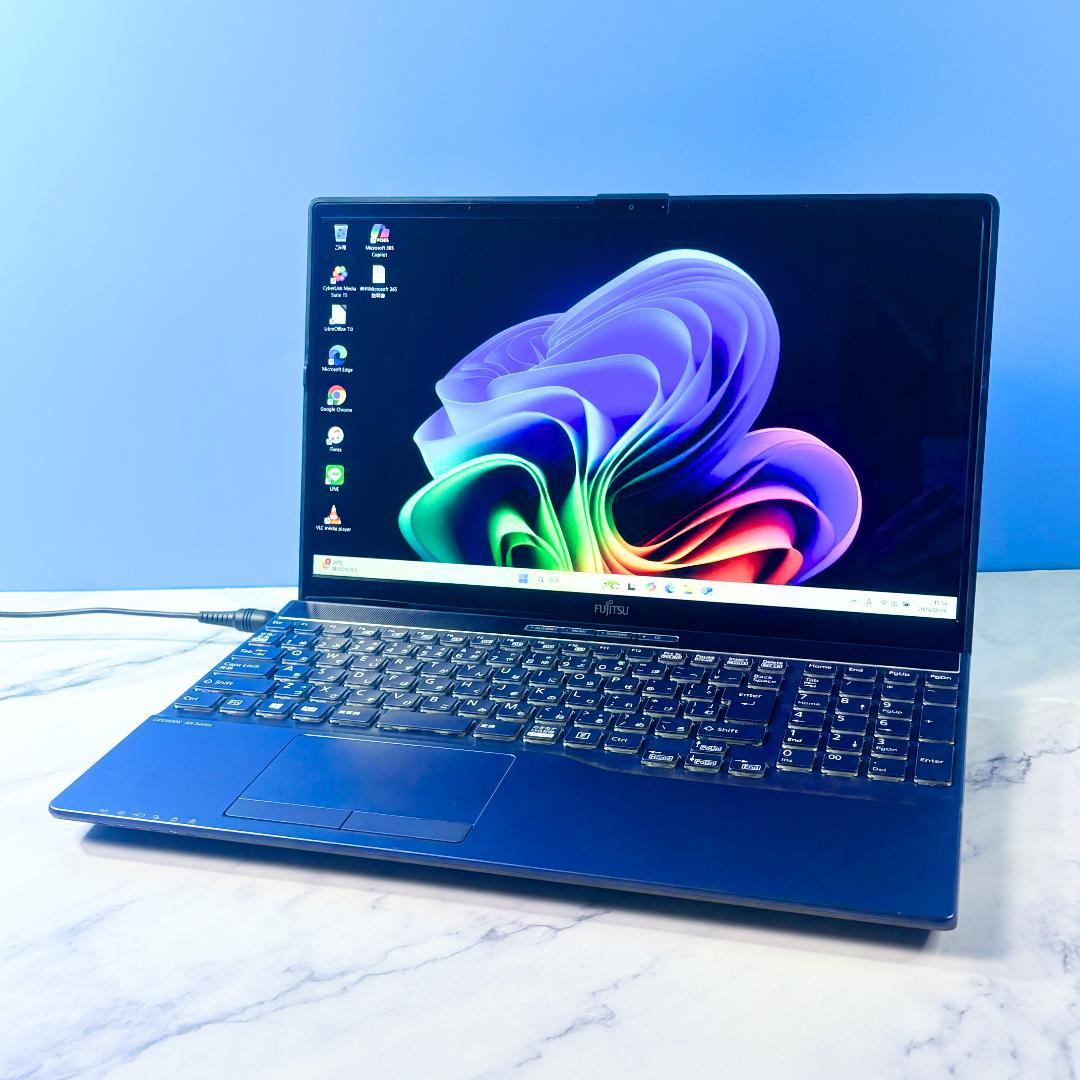 美品！8世代Core i7・16GB・SSD512・DVDマルチ・ノートパソコン