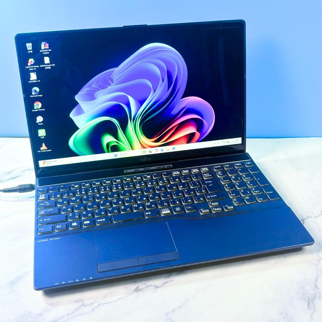 美品！8世代Core i7・16GB・SSD512・DVDマルチ・ノートパソコン