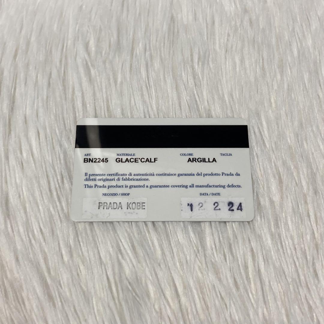 今週特別値下げ　美品　PRADA プラダ　二つ折り　長財布　レザー　黒　金具