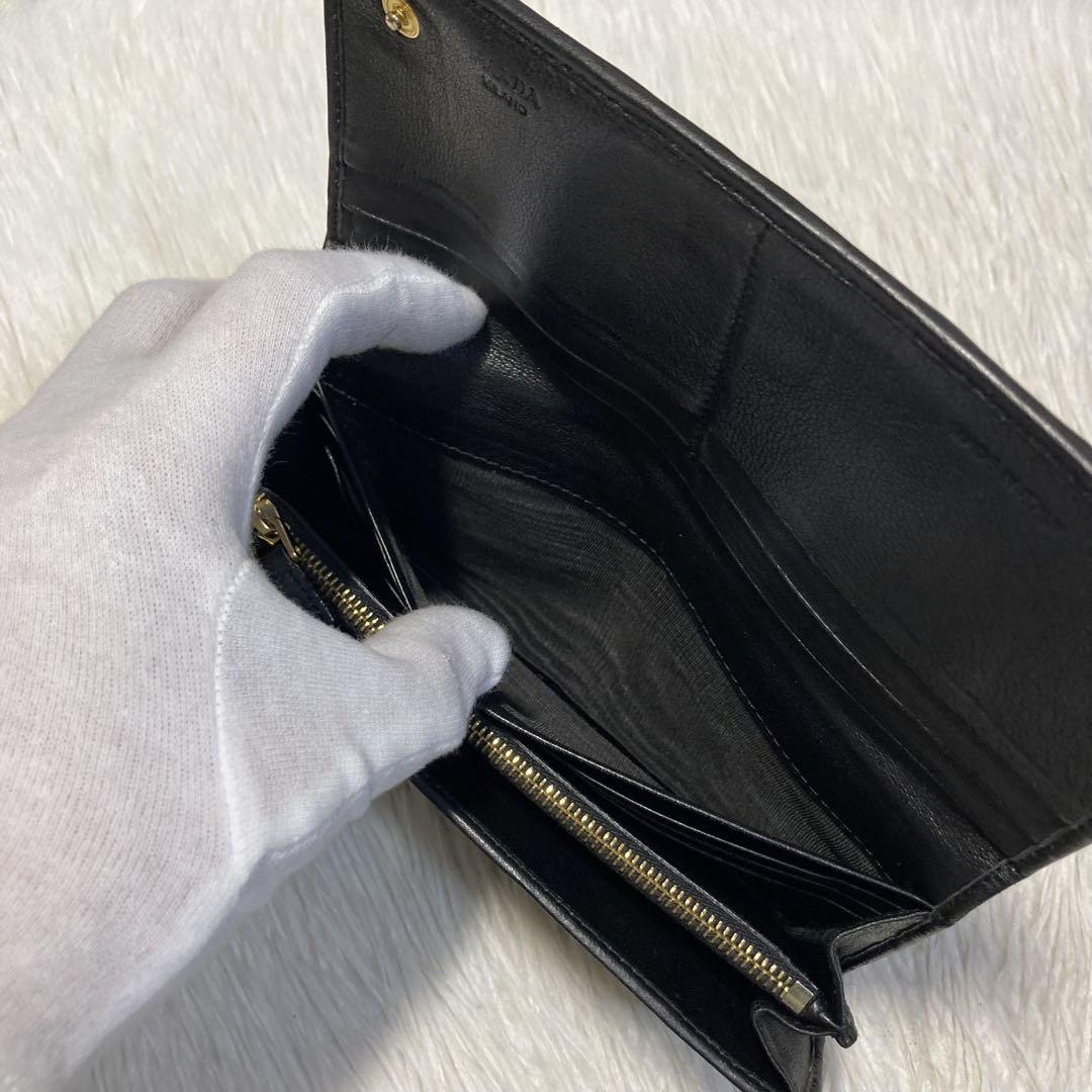 今週特別値下げ　美品　PRADA プラダ　二つ折り　長財布　レザー　黒　金具