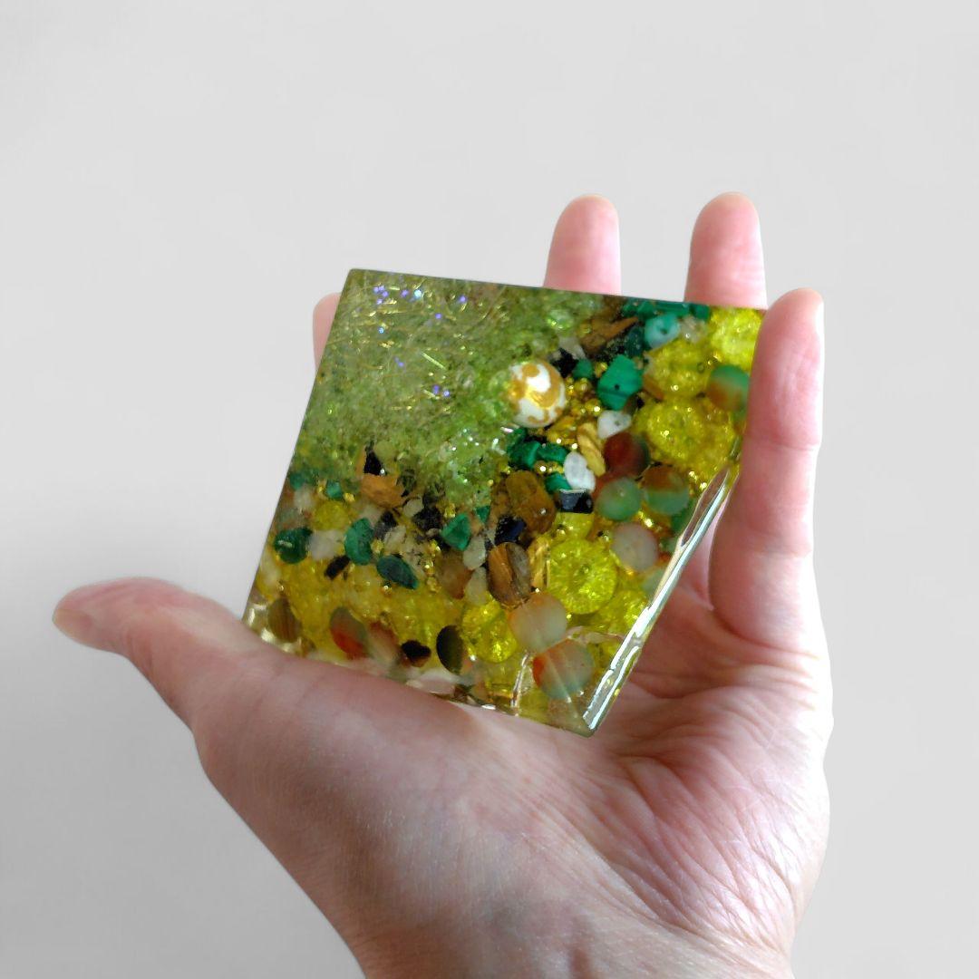 四神と黄緑水晶の最強の金運オルゴナイト目立った傷や汚れなし