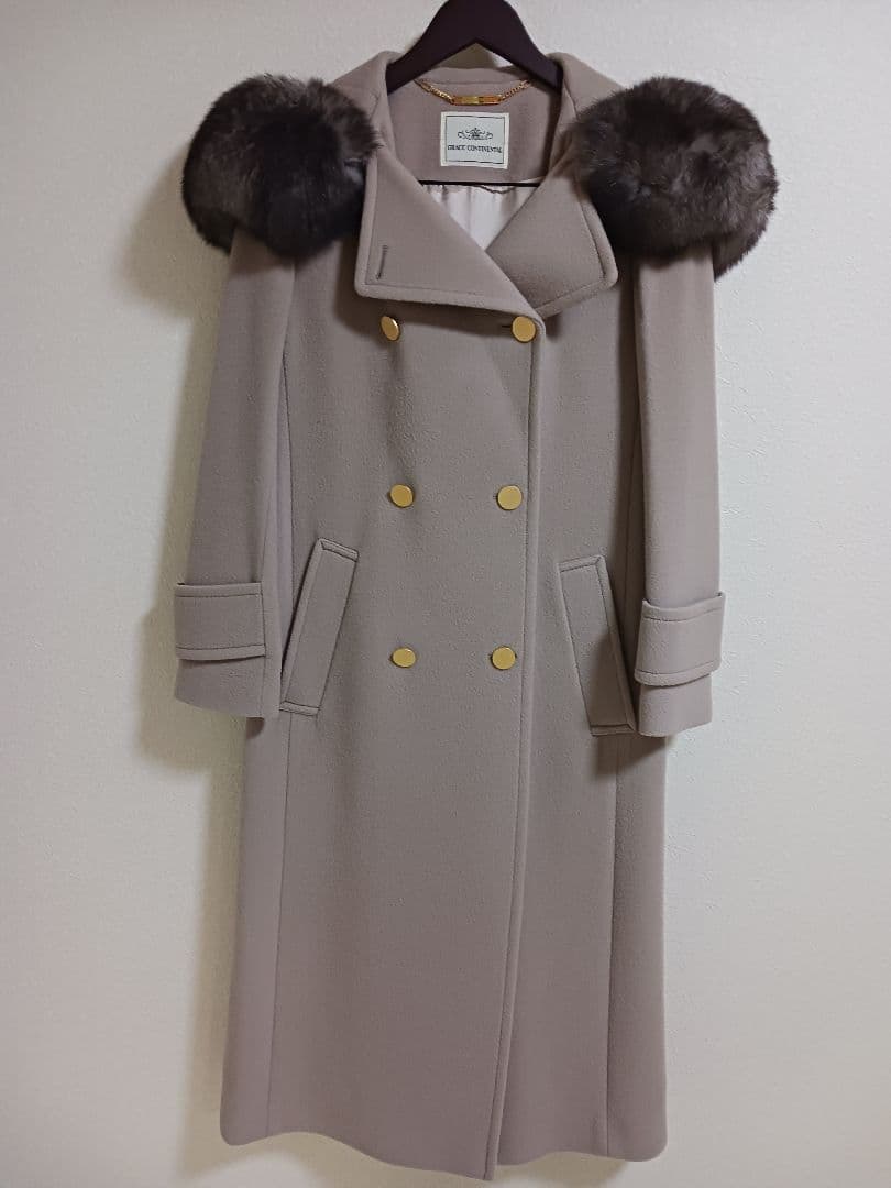 GRACE CONTINENTAL ピンクベージュファーコート 極美品】GRACE CONTINENTAL ピンクベージュロングコートファー付