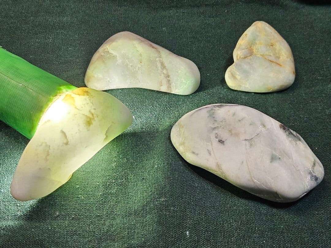 【お買い得】好透過有り！糸魚川翡翠4点セット豪華なオマケ付き