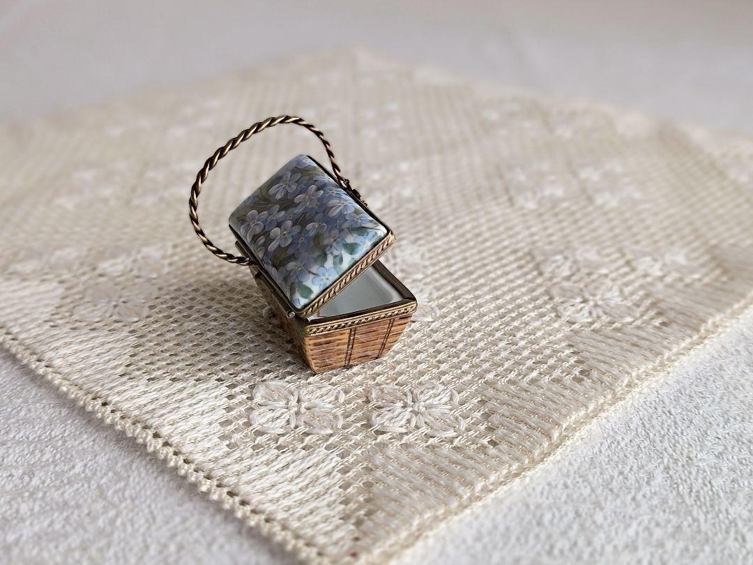 * vintage Jewelry box ୨୧ * 陶器製の小さな パニエ