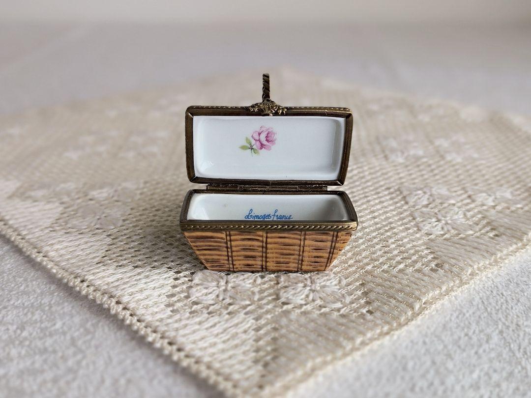 * vintage Jewelry box ୨୧ * 陶器製の小さな パニエ