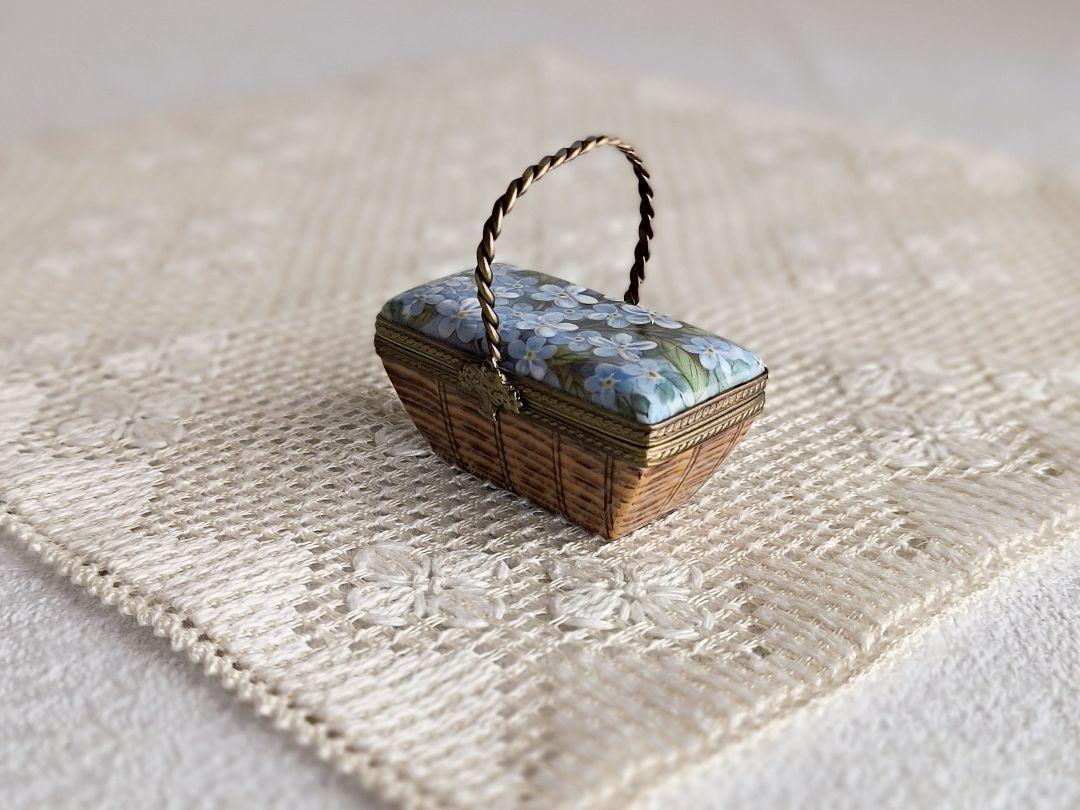 * vintage Jewelry box ୨୧ * 陶器製の小さな パニエ