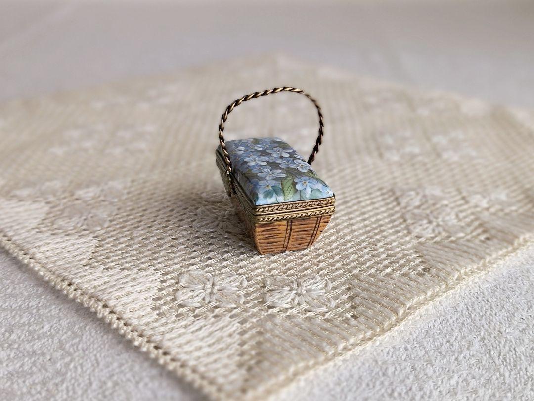* vintage Jewelry box ୨୧ * 陶器製の小さな パニエ