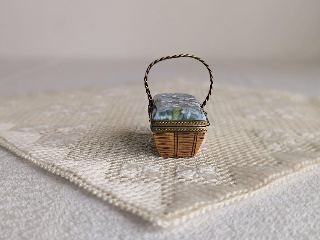 * vintage Jewelry box ୨୧ * 陶器製の小さな パニエ