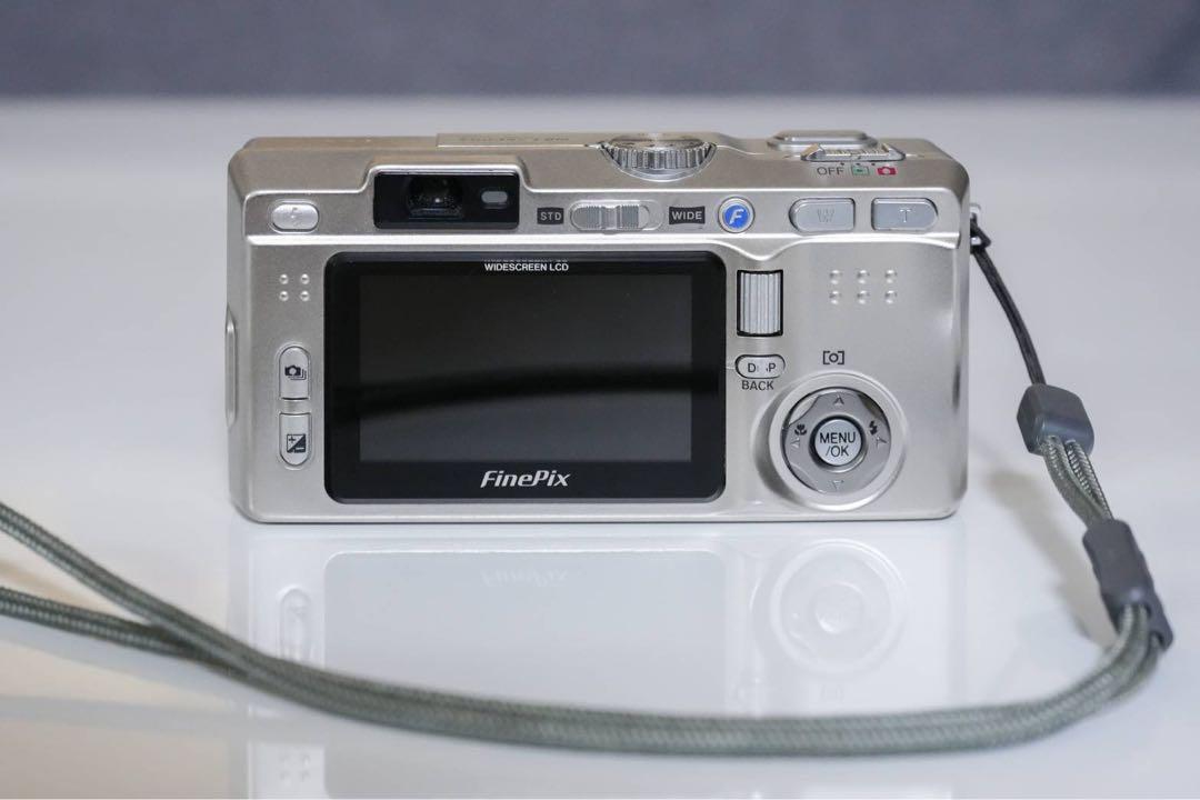 美品】FinePix F810 コンパクトデジタルカメラ 完動品