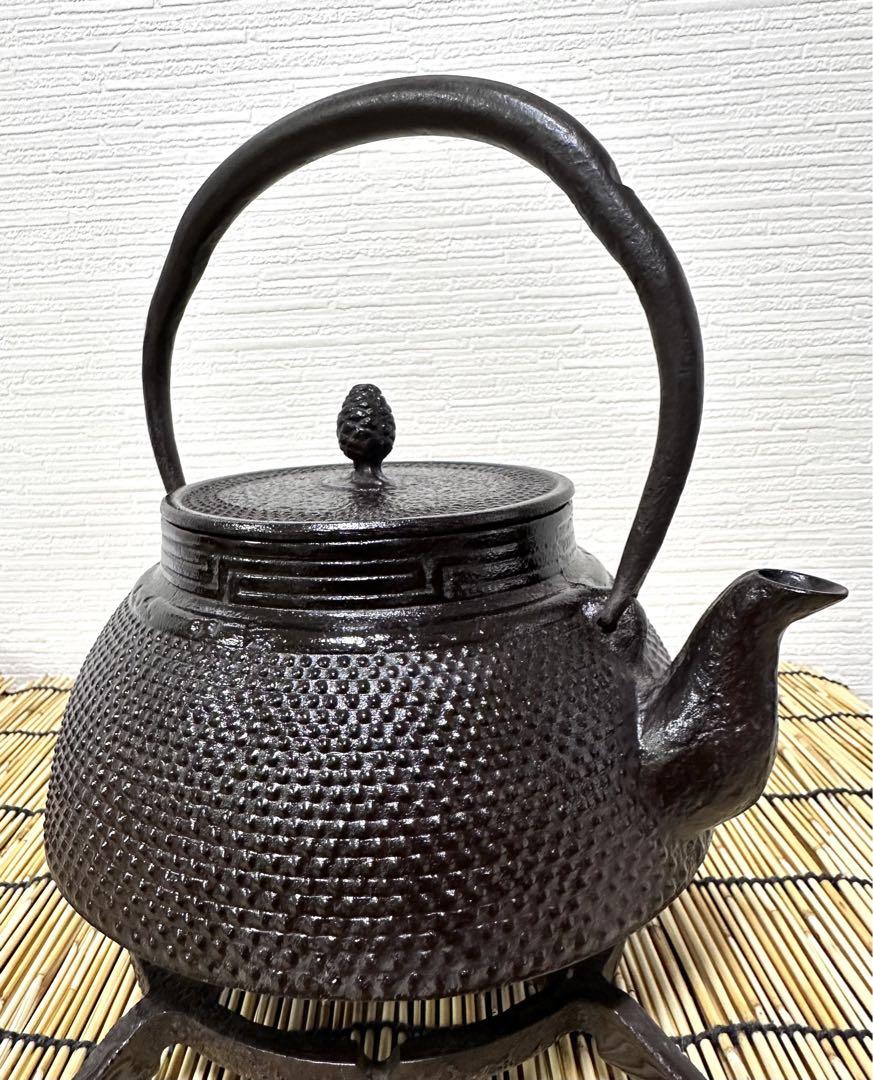 新品、未使用品　南部渓泉　名人 熊谷専太郎造　１２型アラレ　南部鉄瓶　南部鉄器