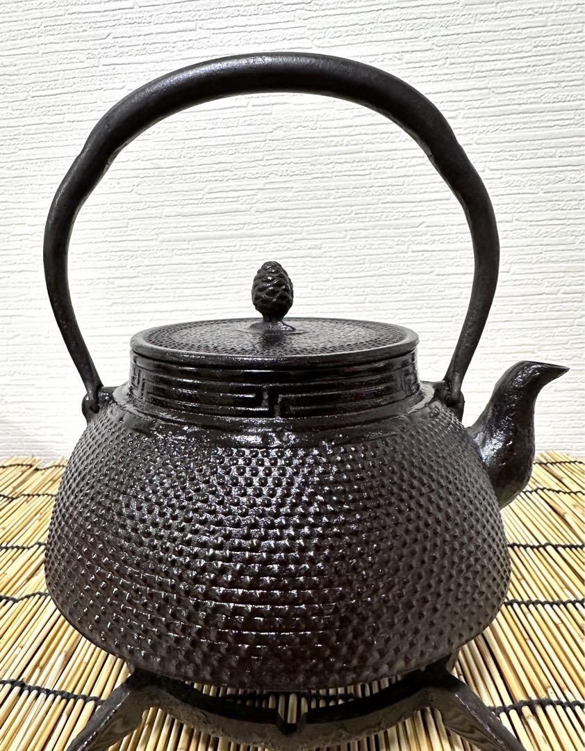 新品、未使用品　南部渓泉　名人 熊谷専太郎造　１２型アラレ　南部鉄瓶　南部鉄器