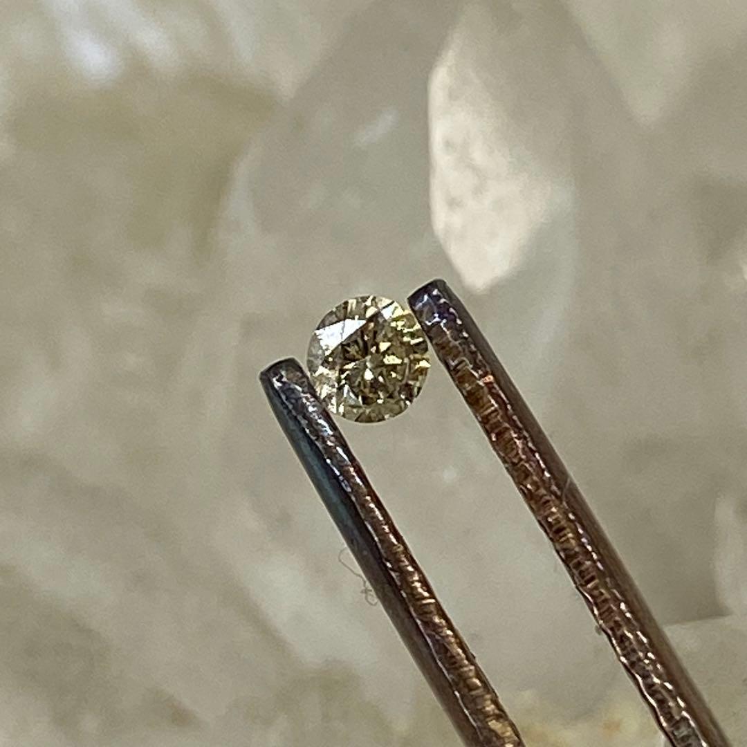 蛍光性ダイヤモンド 0.06ct ルース