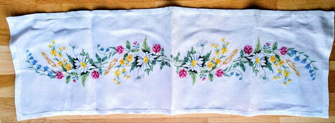 テーブルランナー　リネン　EVA ROSENSTAND 手刺繍　野花　完成品