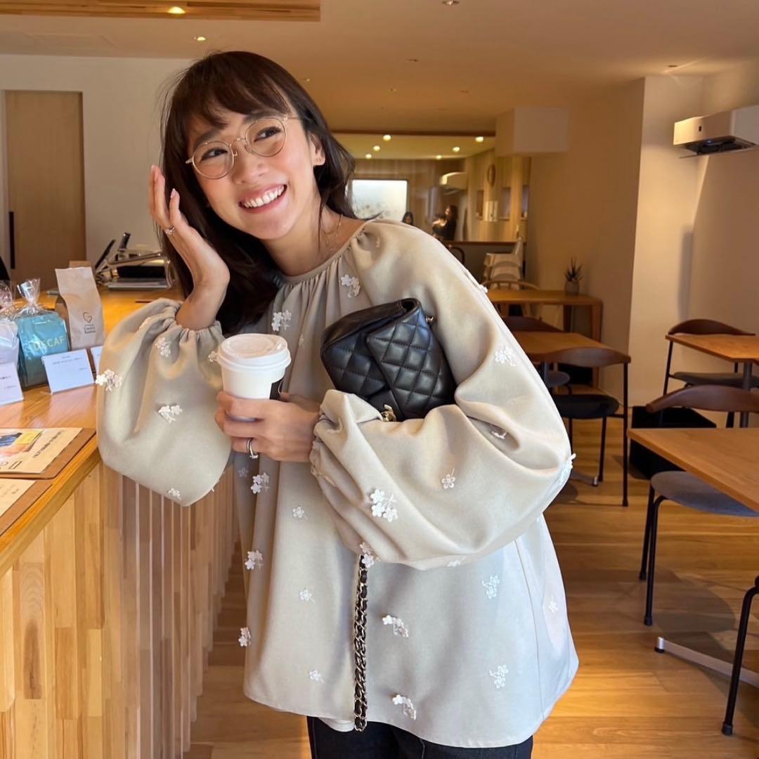 ロージーモンスター 花柄刺繍 ベージュ バルーンスリーブシャツ SIZE rosymonster