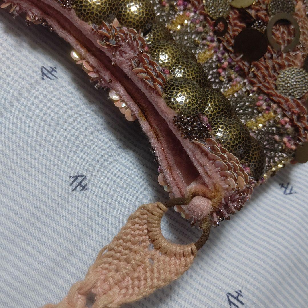 装飾的なビーズとスパンコール メタルパーツ刺繍のハンドバッグ