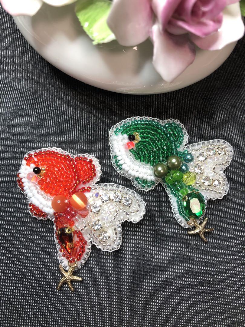 タケコブター様専用♡ビーズ刺繍ブローチ☆金魚 赤＆濃い緑☆ハンドメイド