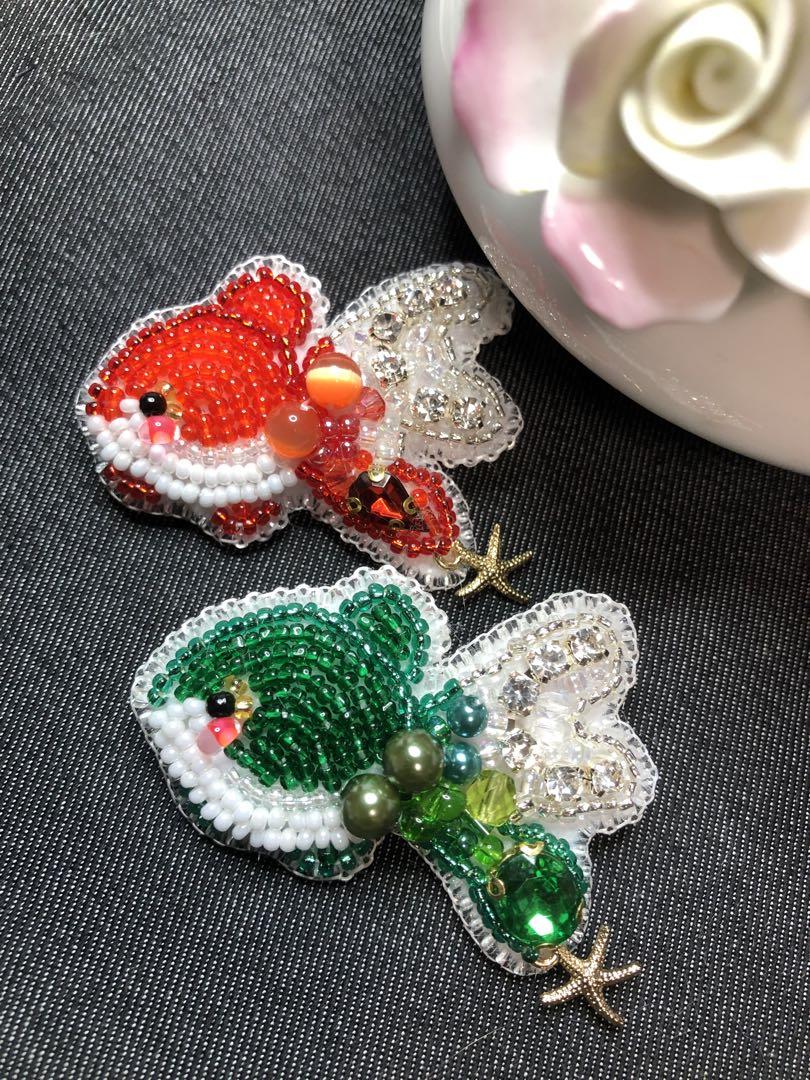 タケコブター様専用♡ビーズ刺繍ブローチ☆金魚 赤＆濃い緑☆ハンドメイド