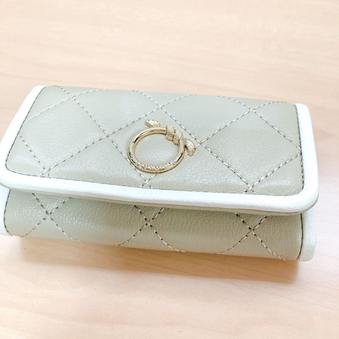JILL STUART ベージュ キルティング レザー キーケース - メルカリ
