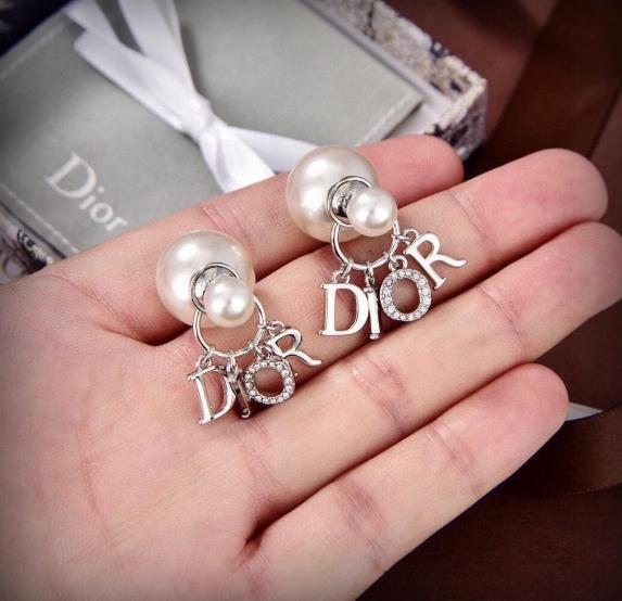 Christian Dior （ディオール） ロゴ パール ピアス 1340
