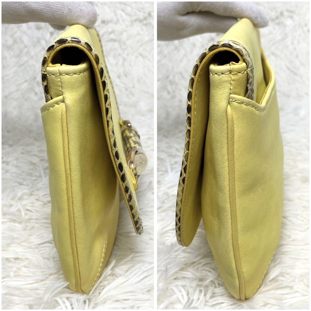 希少・極美品 ジミーチュウ クラッチバッグ パイソン ロゴ金具