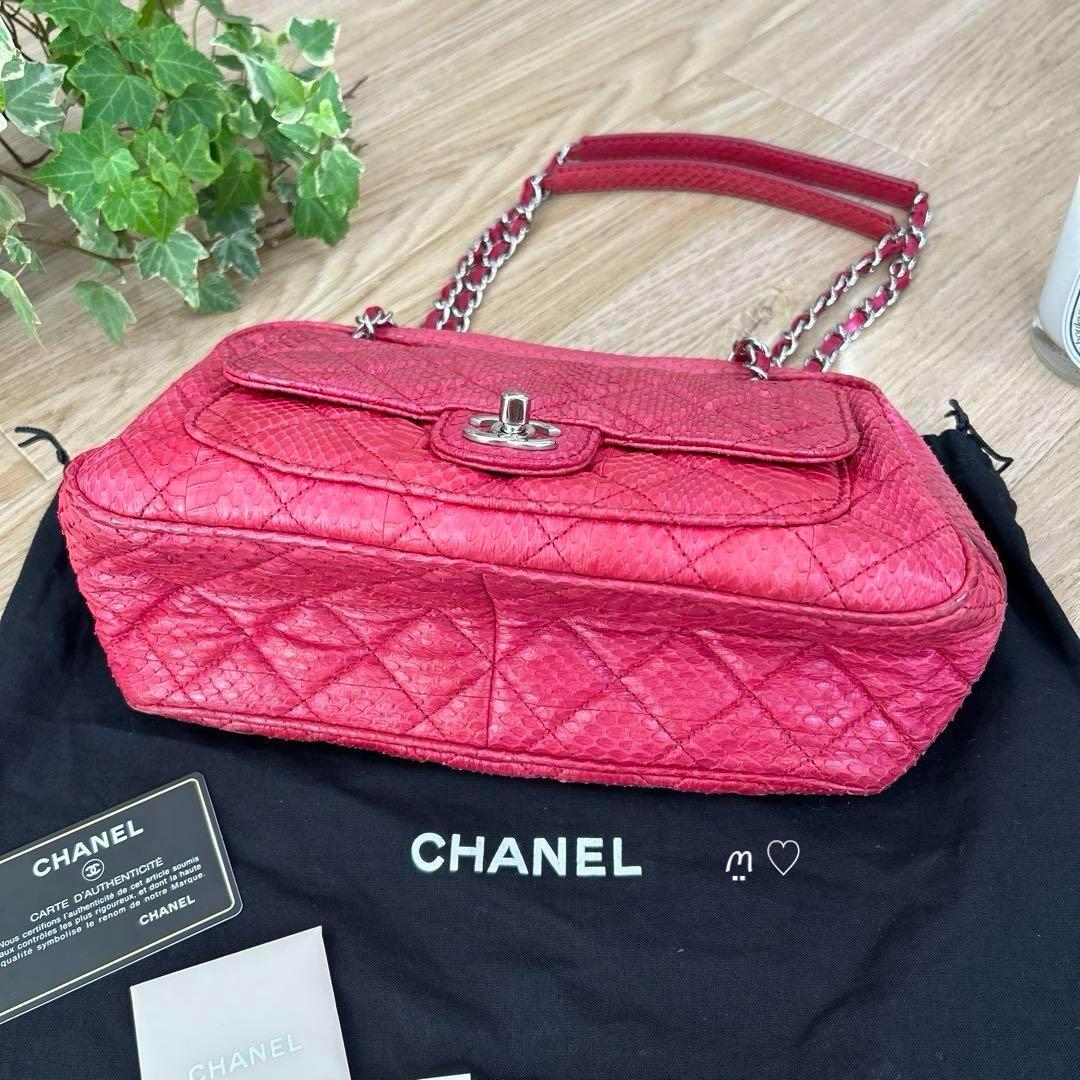 CHANELシャネル マトラッセチェーンショルダーバッグ パイソンレザー レッド CHANELシャネル マトラッセチェーンショルダーバッグ パイソンレザー レッド