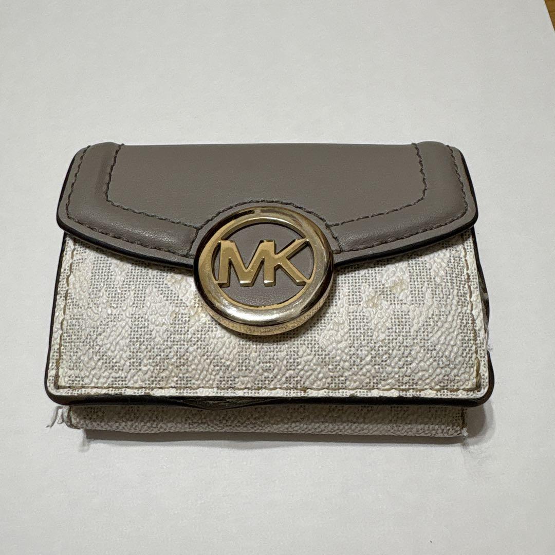 【送料込】 Michael Kors メルカリ - グレー/ホワイト 三つ折り財布 小物