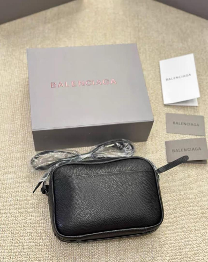 美品✨BALENCIAGAブラック レザー ショルダーバッグ - メルカリ