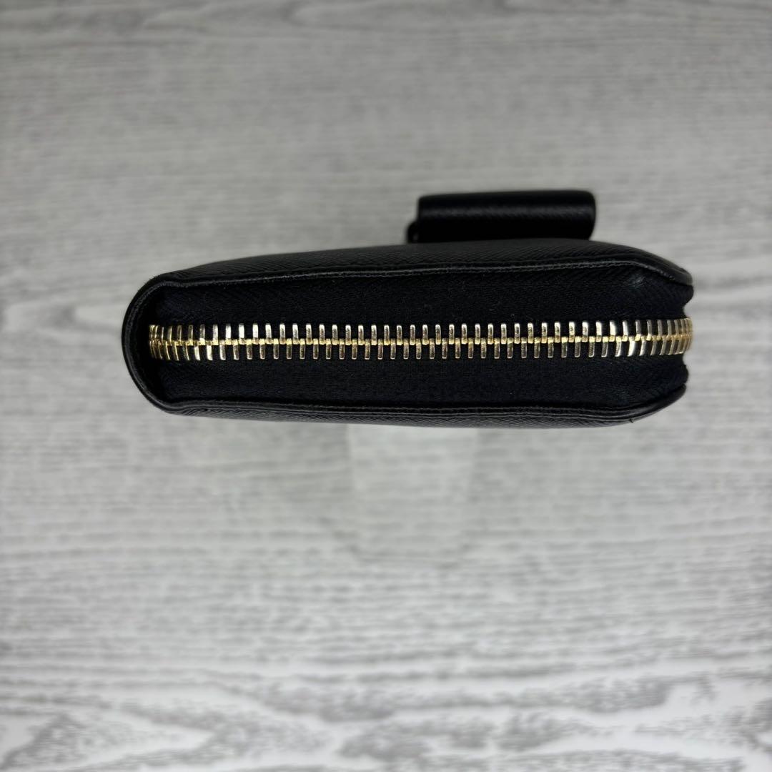 極美品　PRADA プラダ　財布　ラウンドファスナー　M09