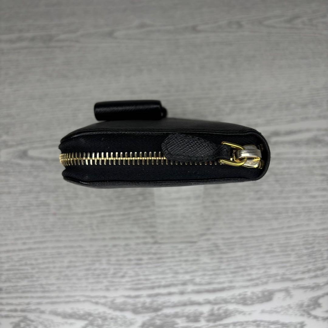極美品　PRADA プラダ　財布　ラウンドファスナー　M09