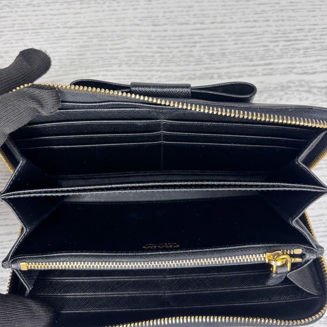 極美品　PRADA プラダ　財布　ラウンドファスナー　M09