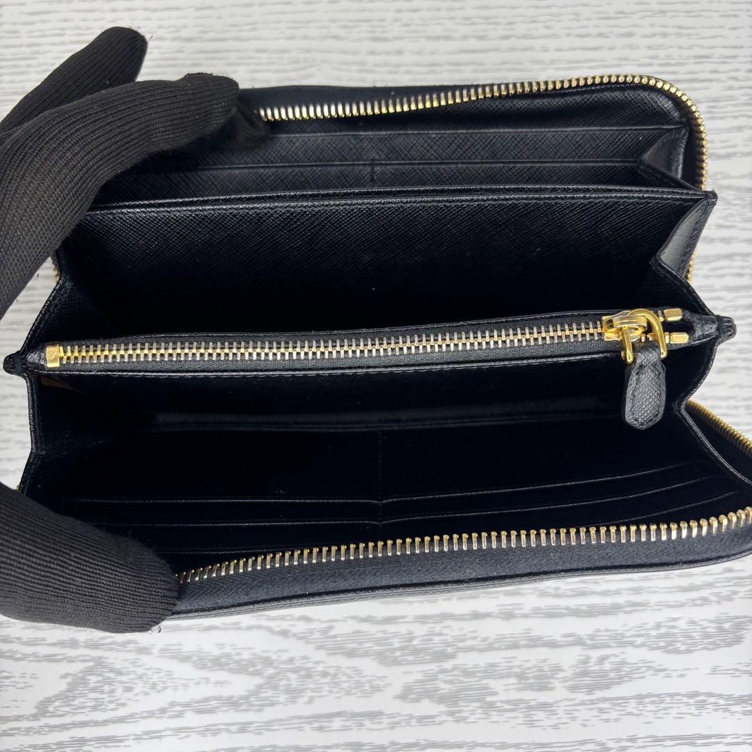 極美品　PRADA プラダ　財布　ラウンドファスナー　M09